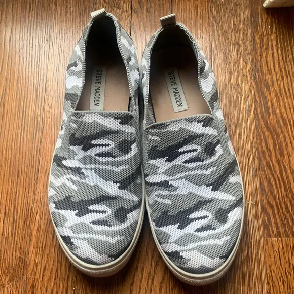 Steve Madden | Shoes | Steve Madden Slip On Sneaker 85 But  display picture 1